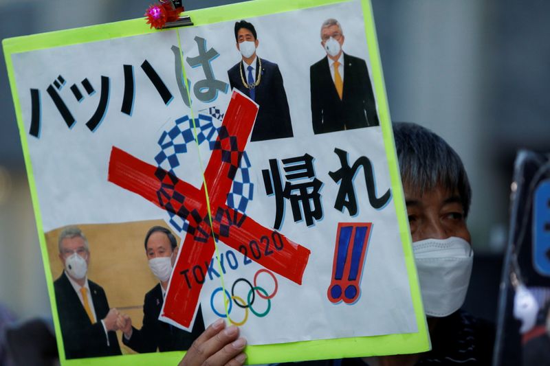 &copy; Reuters. Foto del jueves de una manifestación en contra de la realizaci´n de los Juegos Olímpicos de Tokio en la capital japonesa. 
Jul 29 2021. REUTERS/Androniki Christodoulou