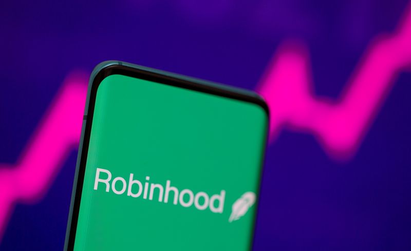 &copy; Reuters. FILE PHOTO: Robinhood logo is seen on a smartphone in front of a displayed stock graph in this illustration taken, July 2, 2021. REUTERS/Dado Ruvic/Illustration/File Photo