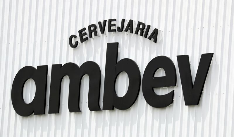 © Reuters. Logo da Ambev fotografado em Fortaleza (CE) 
10/01/2019
REUTERS/Paulo Whitaker