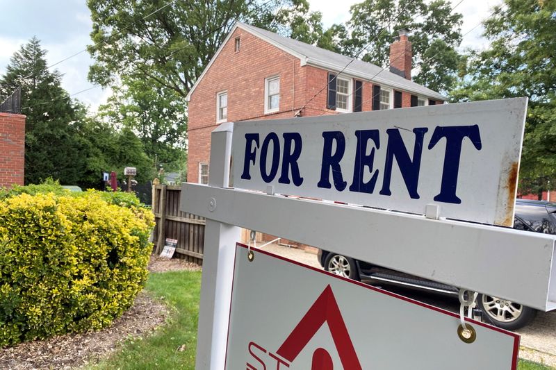 &copy; Reuters. FILE PHOTO: A "For Rent" sign is placed in front of a home in Arlington, Virginia, U.S., June 8, 2021. The U.S. Supreme Court has declined to block the U.S. Centers for Disease Control and Prevention's pandemic-related eviction moratorium.  REUTERS/Will D