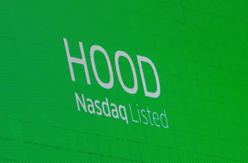 &copy; Reuters. Placa anunciando listagem do Robinhood na Nasdaq. 29/7/2021.  REUTERS/Brendan McDermid