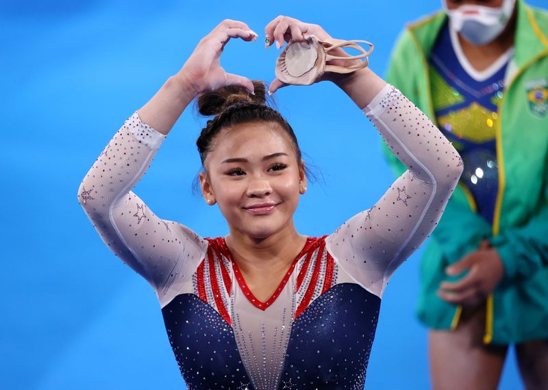 &copy; Reuters. Ginasta norte-americana Sunisa Lee após conquistar a medalha de ouro no individual geral na Olimpíada de Tóquio
29/07/2021 REUTERS/Lindsey Wasson 