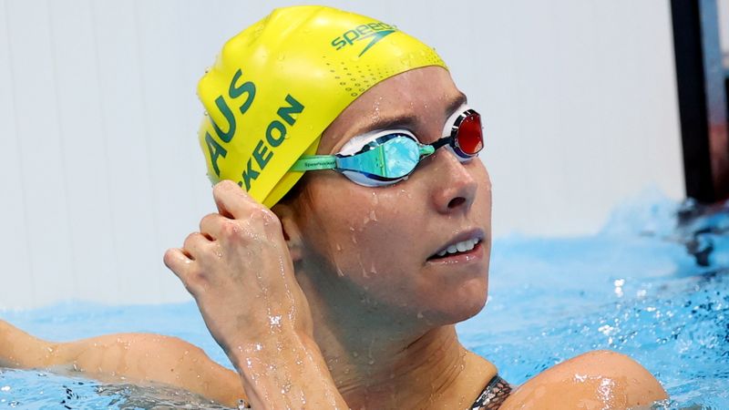 &copy; Reuters. السباحة الأسترالية إيما ماكيون خلال مشاركتها في أولمبياد طوكيو يوم الخميس. تصوير: ماركو ديوريكا - رويترز.