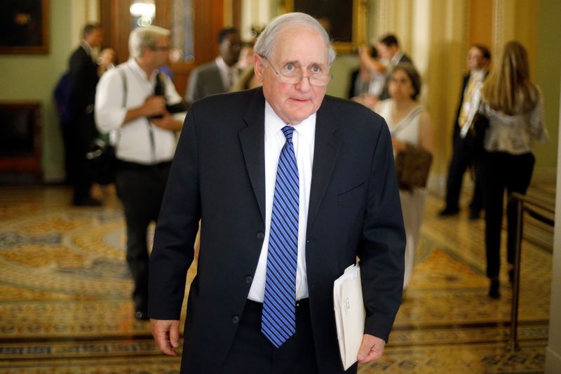 &copy; Reuters. FILE PHOTO: U.S. Senator Carl Levin (D-MI) departs following the weekly Democratic caucus policy luncheon at the U.S. Capitol in Washington June 24, 2014.   REUTERS/Jonathan Ernst