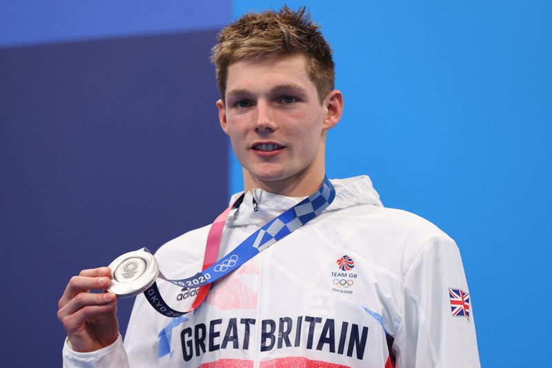 &copy; Reuters. Tokyo 2020 Olympics - Swimming - Men's 200m Individual Medley - Medal Ceremony - Tokyo Aquatics Centre - Tokyo, Japan - July 30, 2021. Duncan Scott of Britain poses on the podium with the silver medal REUTERS/Marko Djurica