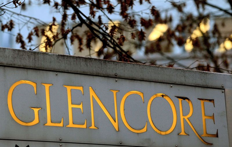 &copy; Reuters. FILE PHOTO: The logo of commodities trader Glencore is pictured in front of the company's headquarters in Baar, Switzerland, November 20, 2012.   REUTERS/Arnd Wiegmann/File Photo