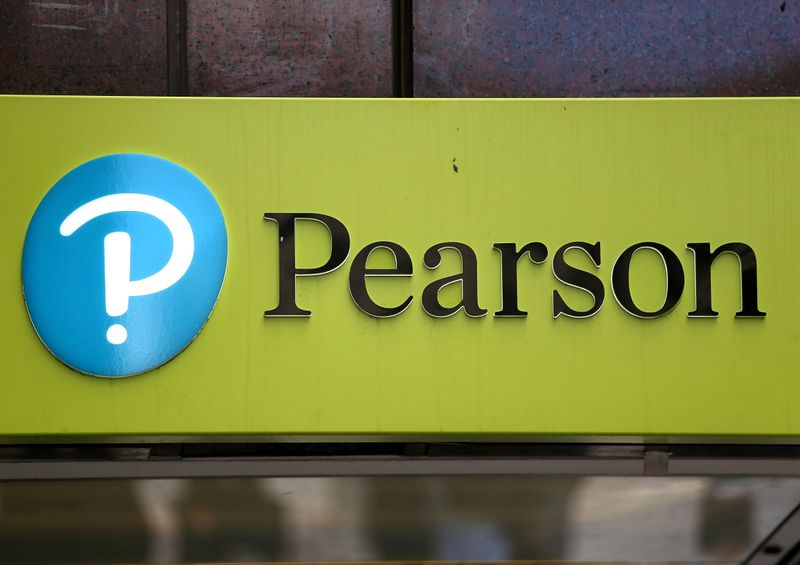 © Reuters. FILE PHOTO: The company logo is displayed outside the Pearson offices in London, Britain August 4, 2017. REUTERS/Neil Hall