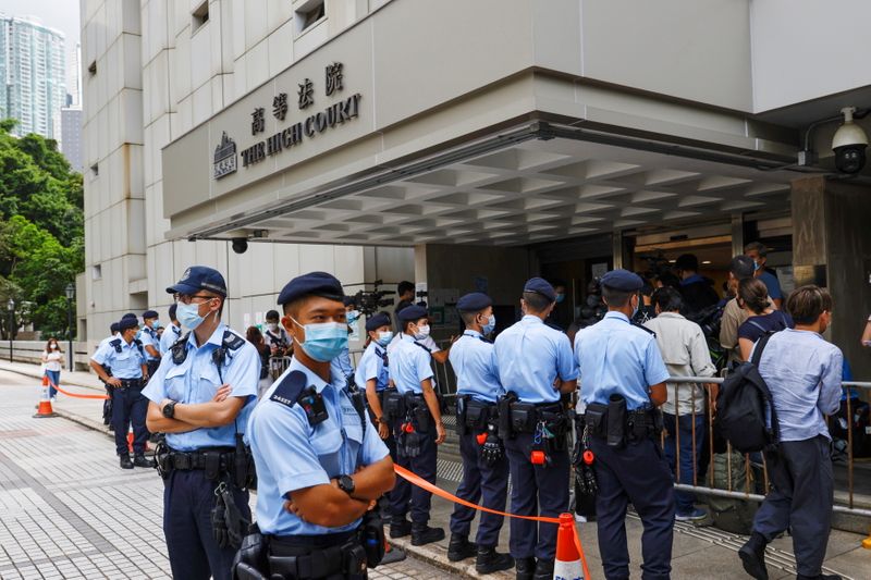 © Reuters. Police stand guard outside the High Court during court hearing of Tong Ying-kit, the first person charged under a new national security law, in Hong Kong, China. July 30, 2021. REUTERS/Tyrone Siu