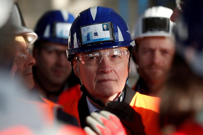 &copy; Reuters. FILE PHOTO: Vinci Chairman and Chief Executive Officer Xavier Huillard visits a construction site at the financial and business district of La Defense, in Courbevoie near Paris, January 16, 2019. REUTERS/Benoit Tessier