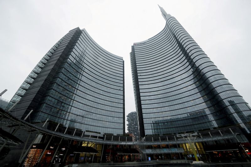 &copy; Reuters. FILE PHOTO: A view of the UniCredit headquarters in Milan, Italy March 2, 2020. REUTERS/Yara Nardi