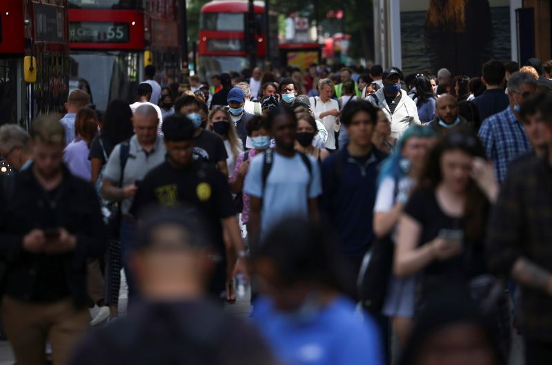 &copy; Reuters. FILE PHOTO: People walk along Oxford Street, amid the coronavirus disease (COVID-19) outbreak, in London, Britain, July 26, 2021. REUTERS/Henry Nicholls