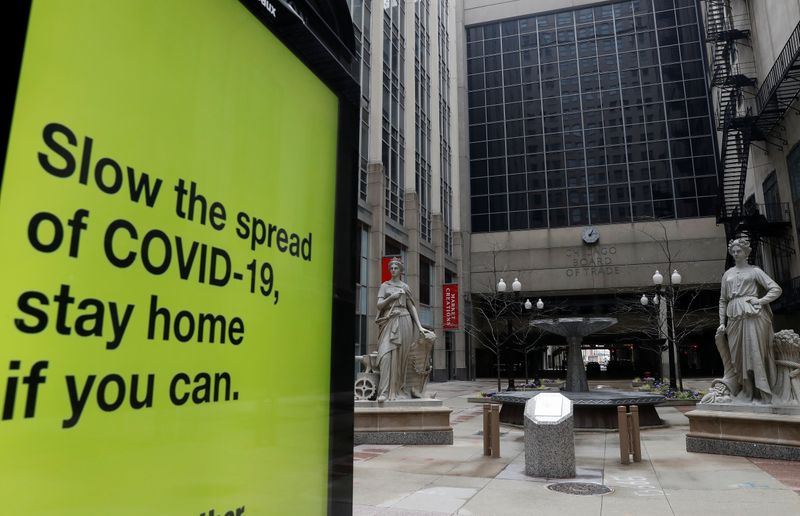 © Reuters. A sign warning of the spread of the coronavirus disease (COVID-19) is seen in front of the closed Chicago Board of Trade in Chicago, Illinois, U.S., April 23, 2020.  REUTERS/Shannon Stapleton