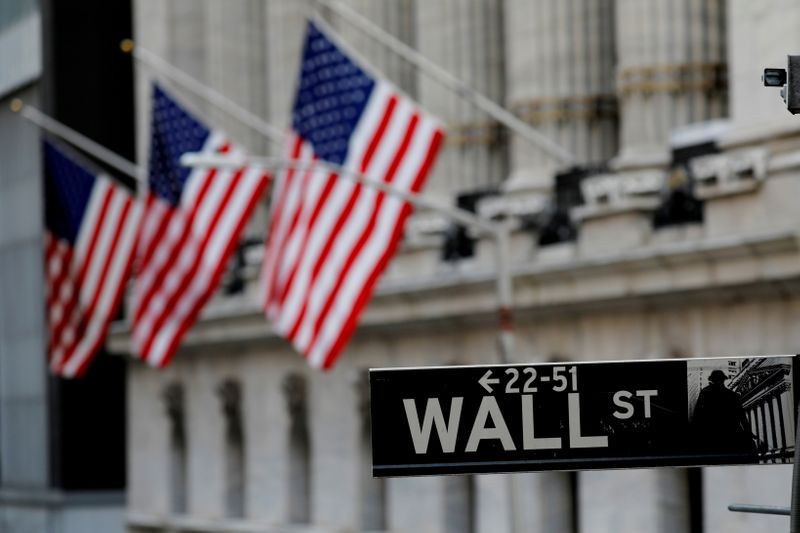 © Reuters. FILE PHOTO:  American flags hang from the facade of the New York Stock Exchange (NYSE) building after the start of Thursday's trading session in Manhattan in New York City, New York, U.S., January 28, 2021. REUTERS/Mike Segar/File Photo