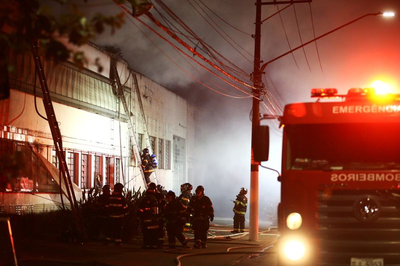 &copy; Reuters. Incêndio na Cinemateca Brasileira, em São Paulo, Brasil
29/07/2021 REUTERS/Carla Carniel