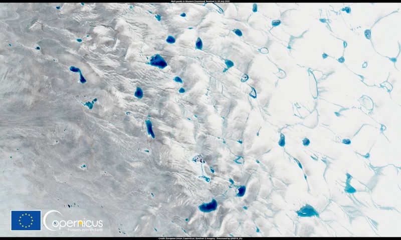 &copy; Reuters. La fonte des glaces observée mercredi au Groenland suffirait à recouvrir toute la Floride de 5,1 cm d'eau selon des scientifiques. /Photo prise le 29 juillet 2021/REUTERS/European Union, Copernicus Sentinel-2 imagery/Processed by @DEFIS_EU