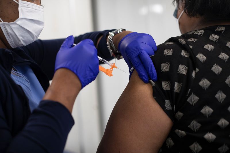 White House says average number of people getting COVID-19 vaccination shots is up 30%