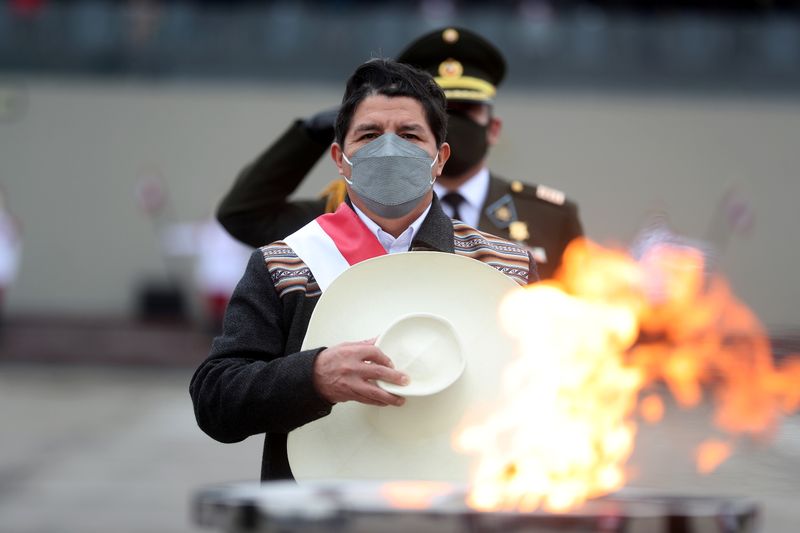&copy; Reuters. El presidente de Perú, Pedro Castillo, asiste a un desfile militar como parte de las celebraciones del Día de la Independencia, en Lima, Perú. 30 de julio de 2021. Presidencia de Perú/vía REUTERS ATENCIÓN EDITORES -  ESTA IMAGEN HA SIDO ENTREGADA PO
