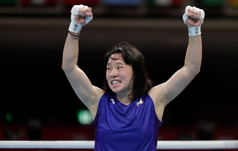 &copy; Reuters. 東京五輪は３１日、ボクシング女子フェザー級の入江聖奈が準決勝でカリス・アーティングストール（英国）を破った。写真は７月３１日、東京の両国国技館で撮影（２０２１年　ロイター