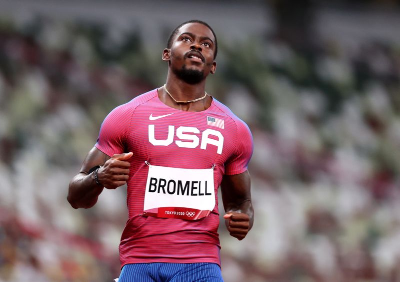 &copy; Reuters. الأمريكي تريفون برومل بعد انتهاء التصفيات المؤهلة لنهائي سباق 100 متر في أولمبياد طوكيو يوم السبت. صورة لرويترز.
