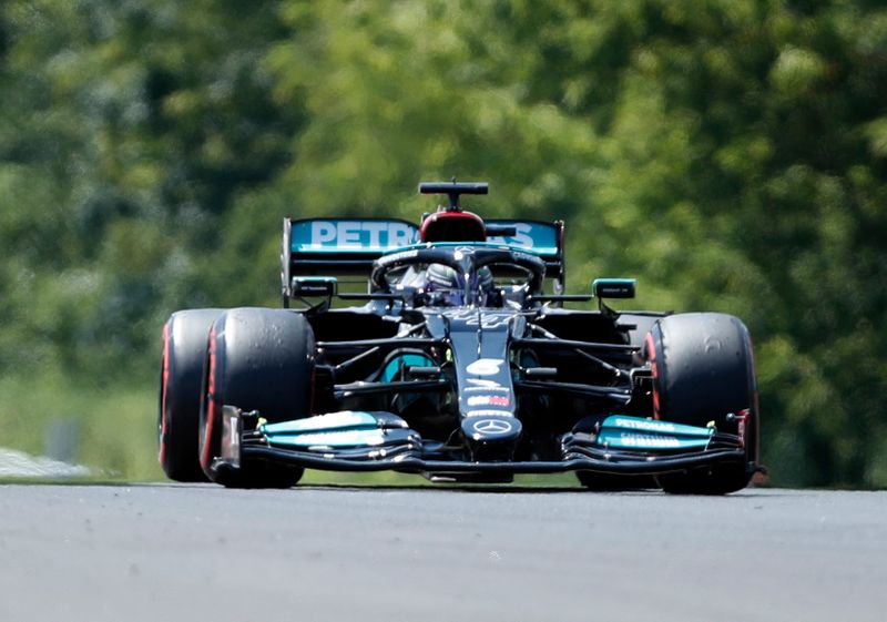 &copy; Reuters. Fórmula Uno F1 - Gran Premio de Hungría - Hungaroring, Budapest, Hungría - 31 de julio de 2021. Lewis Hamilton de Mercedes en acción durante los entrenamientos REUTERS/David W Cerny