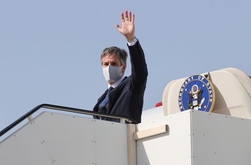 &copy; Reuters. FILE PHOTO: U.S. Secretary of State Antony Blinken boards his plane to depart for his return to the United States from Kuwait International Airport in Kuwait City, Kuwait, July 29, 2021. REUTERS/Jonathan Ernst/Pool