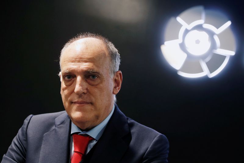 &copy; Reuters. خافيير تيباس رئيس رابطة الدوري الإسباني لكرة القدم في مدريد بصورة من أرشيف رويترز.