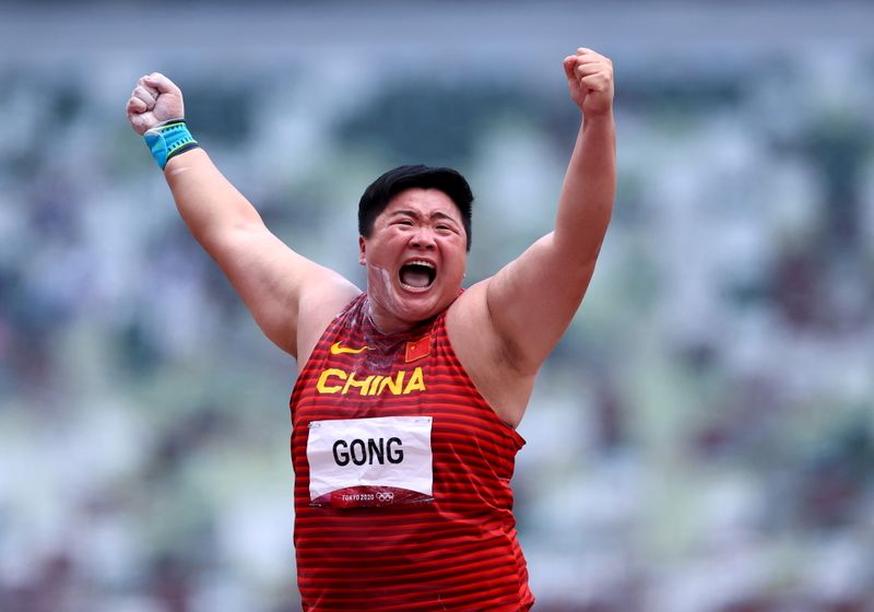&copy; Reuters. الصينية جونغ لي جياو خلال مشاركتها في منافسات دفع الجلة في أولمبياد طوكيو في طوكيو يوم الأحد. تصوير: أندرو بويرز - رويترز
