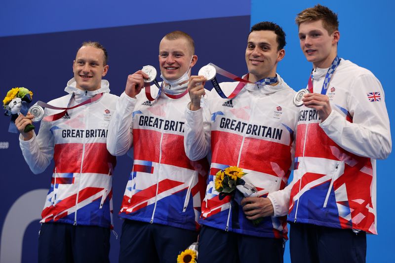 &copy; Reuters. Tokyo 2020 Olympics - Swimming - Men's 4 x 100m Medley Relay - Medal Ceremony - Tokyo Aquatics Centre - Tokyo, Japan - August 1, 2021. Luke Greenbank of Britain, Adam Peaty of Britain, James Guy of Britain and Duncan Scott of Britain pose with their silve