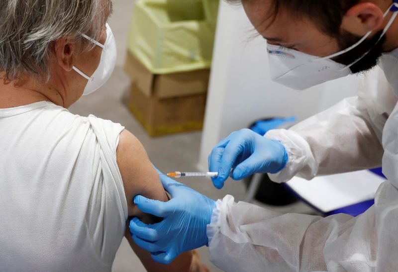 &copy; Reuters. FILE PHOTO: A person receives a dose of the Moderna vaccine against the coronavirus disease (COVID-19) at the Music Auditorium in Rome, Italy, April 14, 2021. REUTERS/Yara Nardi/File Photo