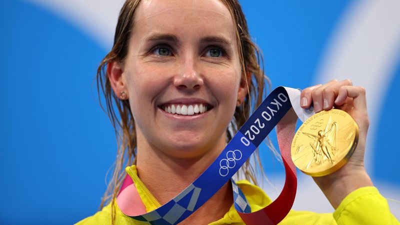 &copy; Reuters. Ago t 1, 2021. 
Foto del domingo de Emma McKeon de Australia con su medalla de oro en los 50 mts libres. 
 REUTERS/Marko Djurica