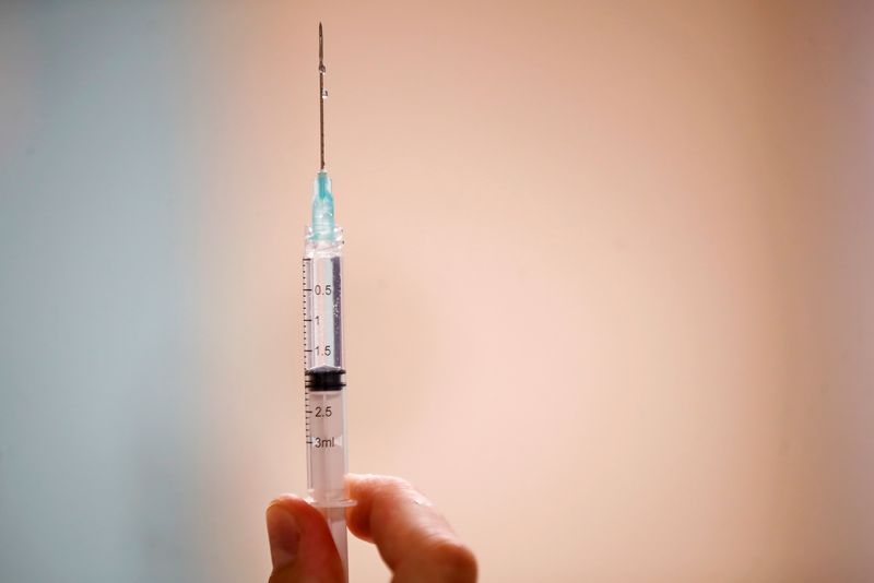 &copy; Reuters. Pfizer et Moderna ont augmenté le prix de leurs vaccins contre le coronavirus dans le cadre des derniers contrats d'approvisionnement de l'Union européenne, rapporte dimanche le Financial Times. /Photo prise le 23 juin 2021/REUTERS/Sarah Meyssonnier
