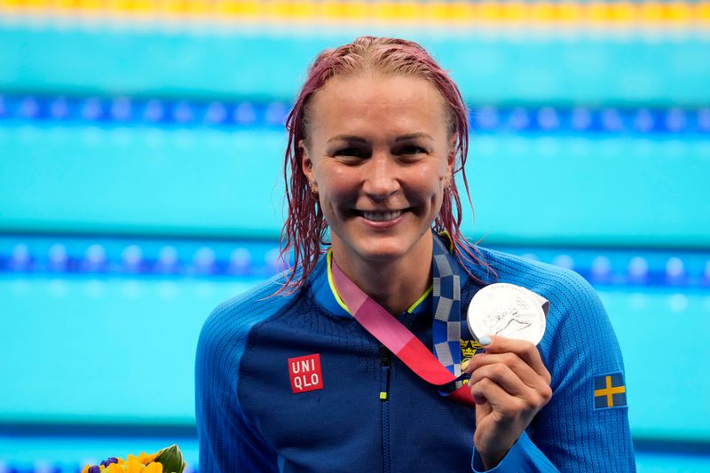 &copy; Reuters. 　８月１日、    東京五輪の競泳女子５０メートル自由形で銀メダルを獲得したサラ・ショーストロム（スウェーデン）は、骨折からの復帰は人生の中でも大きな挑戦だったと語った。写真