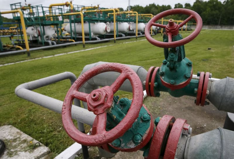 &copy; Reuters. Pipes and valves are seen at an "Dashava" underground gas storage facility near Striy, Ukraine May 28, 2015. Ukrainian state energy firm Naftogaz paid Russia's Gazprom another $30 million in prepayment for gas supplies, the Ukrainian company said on Wedne