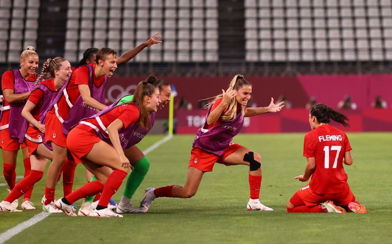 &copy; Reuters. Jessie Fleming comemora gol marcado contra os Estados Unidos na Olimpíada de Tóquio
02/08/2021 REUTERS/Edgar Su 