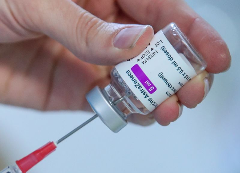 &copy; Reuters. ８月２日、デンマーク国立血清研究所（ＳＳＩ）は、英アストラゼネカ製新型コロナウイルスワクチン接種後に２回目として米ファイザー／独ビオンテック製または米モデルナ製のメッセン