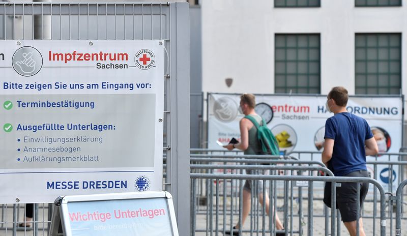&copy; Reuters. ドイツは高齢者など免疫が弱っているリスクがある人を対象に、９月に新型コロナウイルスワクチンの追加接種（ブースター接種）を開始する。写真はドイツで７月２９日撮影（２０２１年