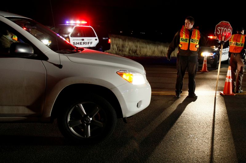 &copy; Reuters. FILE PHOTO: Jefferson County Sheriff Cadet Andrew Sevitts directs traffic as police stop drivers to see if they are under the influence of drugs or alcohol at a mobile Driving Under the Influence (DUI) checkpoint in Golden, Colorado late April 12, 2008. R