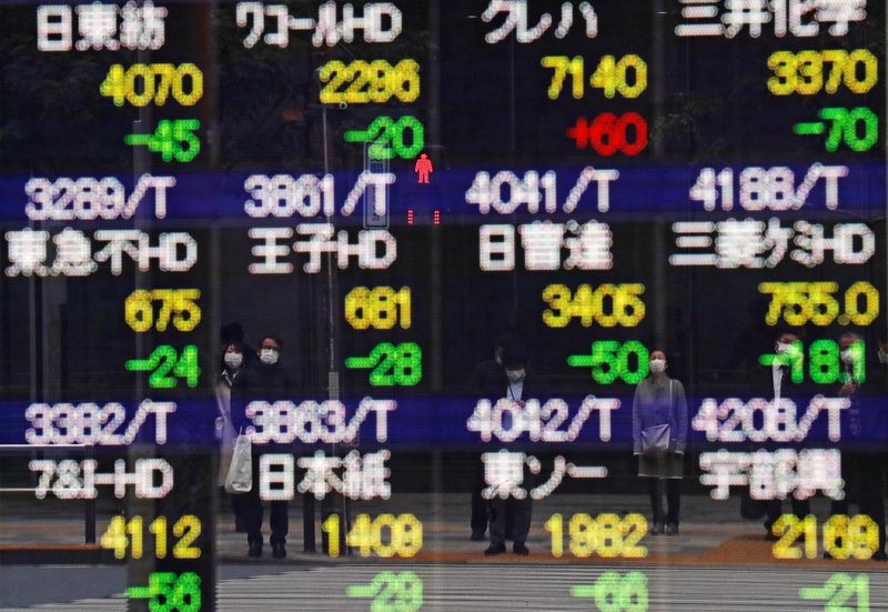 &copy; Reuters. イー・ガーディアンが大幅高。写真は、都内の証券会社の株価ボード。２０２１年２月２６日に撮影。（２０２１年　ロイター／Kim Kyung-Hoon）