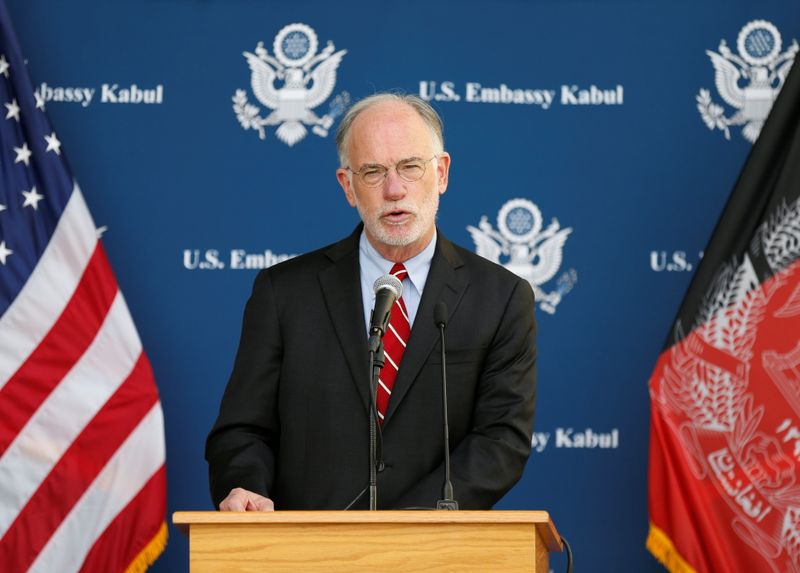© Reuters. السفير روس ويلسون القائم بالأعمال في السفارة الأمريكية في كابول يتحدث في 30 يوليو تموز 2021. رويترز