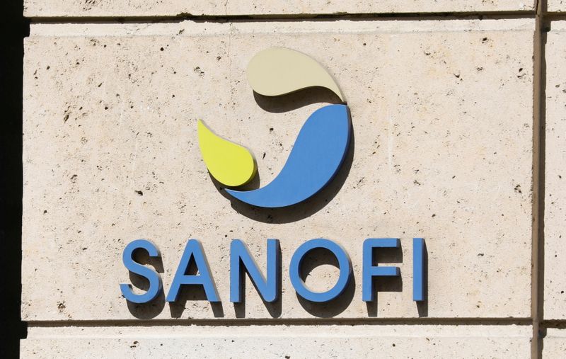 &copy; Reuters.   ８月３日、仏製薬大手サノフィは、米バイオテクノロジー企業トランスレート・バイオを買収することで合意した。写真はサノフィのロゴ。パリで２０２０年４月撮影（２０２１年　ロイ
