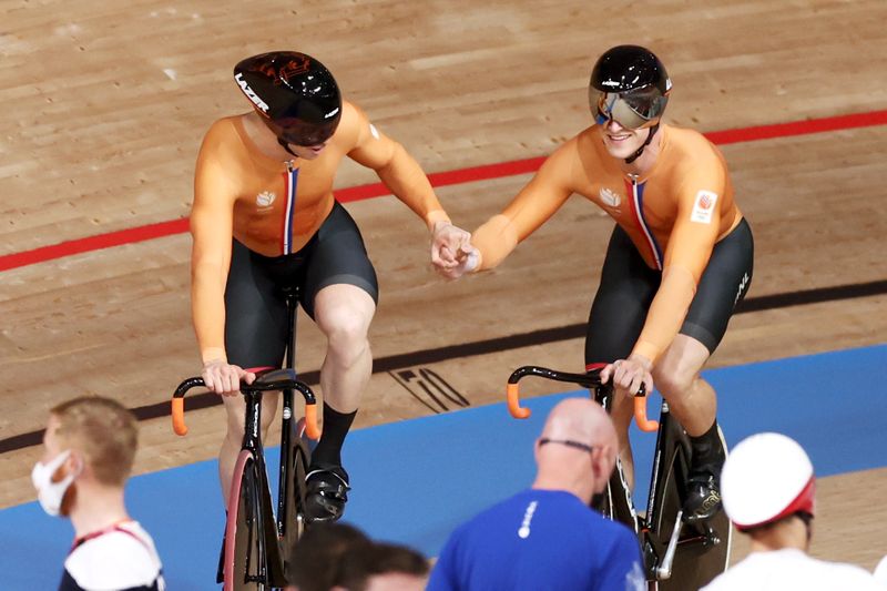 &copy; Reuters. الفريق الهولندي للدراجات على المضمار أثناء مشاركته في أولمبياد طوكيو يوم الثلاثاء. رويترز