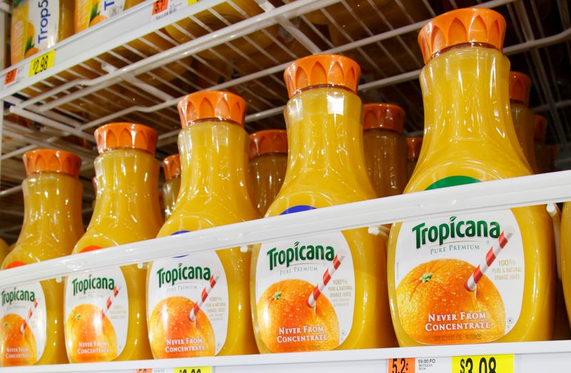 &copy; Reuters. File Photo: Pepsico's Tropicana juice is seen on display at a new Wal-Mart store in Chicago, in a January 24, 2012 file photo. REUTERS/John Gress/Files
