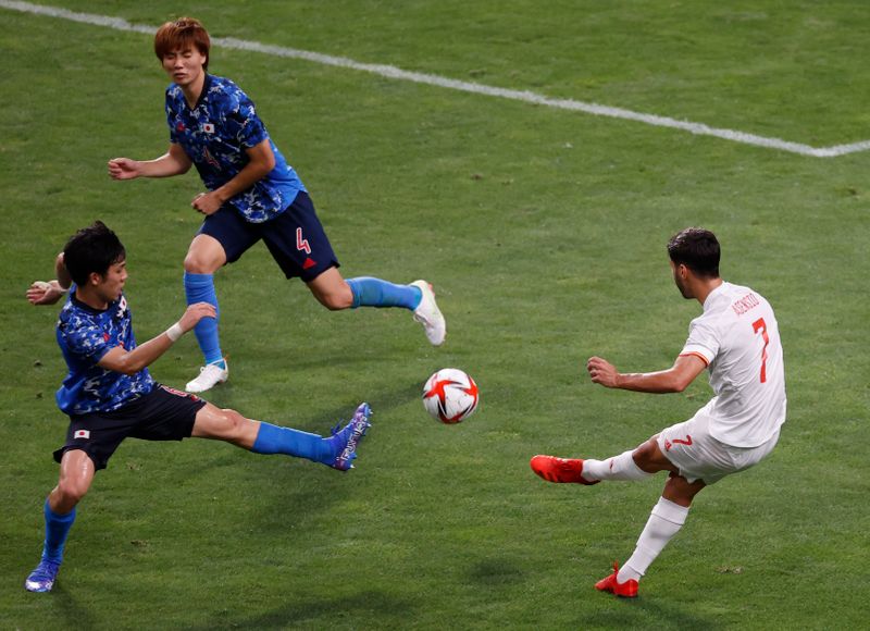 &copy; Reuters.  ８月３日、東京五輪のサッカー男子日本代表は準決勝でスペインに０─１で敗れた。写真は延長後半１０分、ゴールを決めるアセンシオ。埼玉スタジアムで撮影（２０２１年　ロイター/Yuki