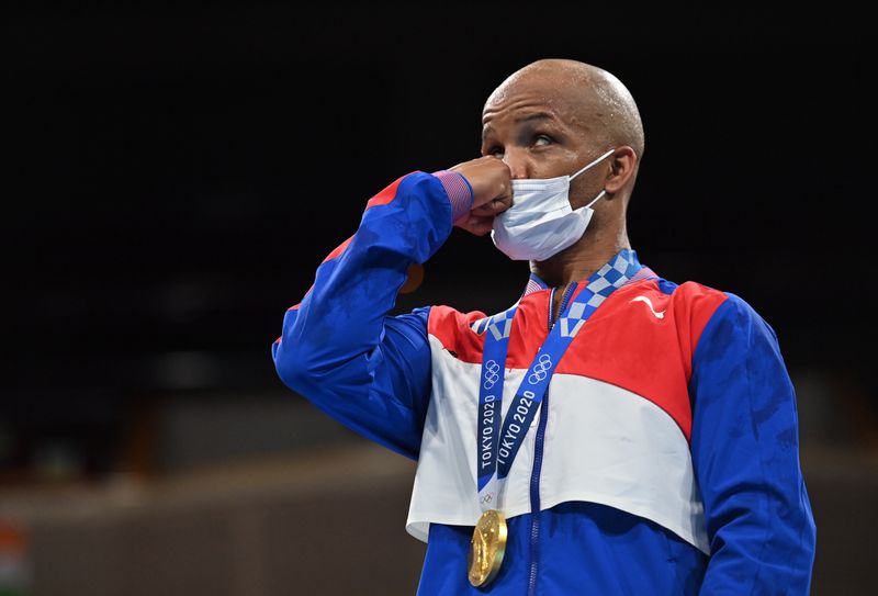 &copy; Reuters. Ago 3, 2021 
Foto del martes del cubano Roniel Iglesias tras ganar el oro en boxeo. 
Pool via REUTERS/Luis Robayo