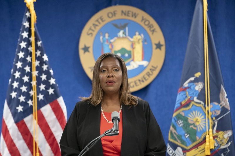 &copy; Reuters. Il Procuratore generale di New York, Letitia James, durante una conferenza stampa. 3 agosto 2021. REUTERS/Eduardo Munoz