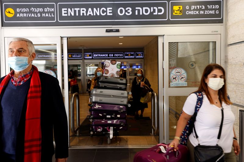 &copy; Reuters. Travellers exit Israel's Ben Gurion International Airport, amid a spread of the Delta variant of the coronavirus disease (COVID-19), near Tel Aviv, Israel July 8, 2021. REUTERS/Amir Cohen/Files