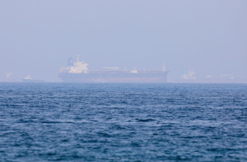 &copy; Reuters. Un groupe armé lié à l'Iran aurait pris possession d'un pétrolier dans le Golfe, au large des Emirats arabes unis, ont déclaré mardi deux sources sécuritaires maritimes. /Photo prise le 3 août 2021/REUTERS/Rula Rouhana
