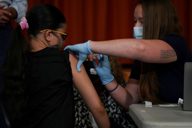 &copy; Reuters. FILE PHOTO: Ariel Quero (16) receives a dose of the Pfizer-BioNTech vaccine against the coronavirus disease (COVID-19) at a vaccination clinic at Lehman High School in the Bronx borough of New York City, New York, U.S., July 27, 2021. REUTERS/David 'Dee' 