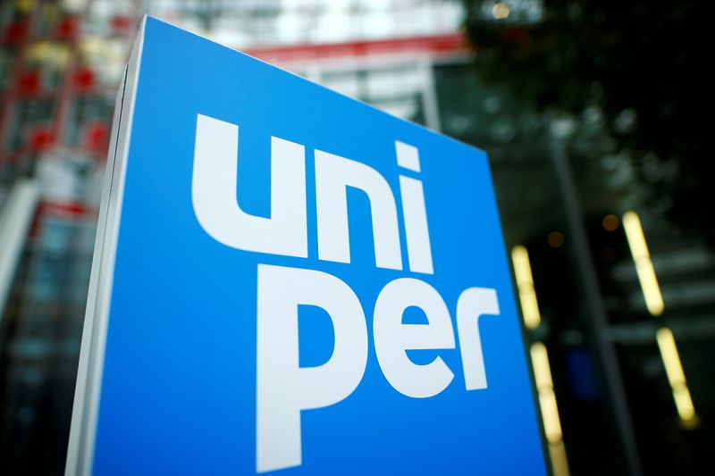 &copy; Reuters. FILE PHOTO: The logo of German energy utility company Uniper SE is pictured in the company's headquarters in Duesseldorf, Germany, March 10, 2020. REUTERS/Thilo Schmuelgen