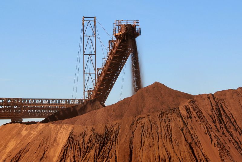 &copy; Reuters. Minério de ferro é carregado em mina na Austrália
25/07/2011
REUTERS/Morag MacKinnon